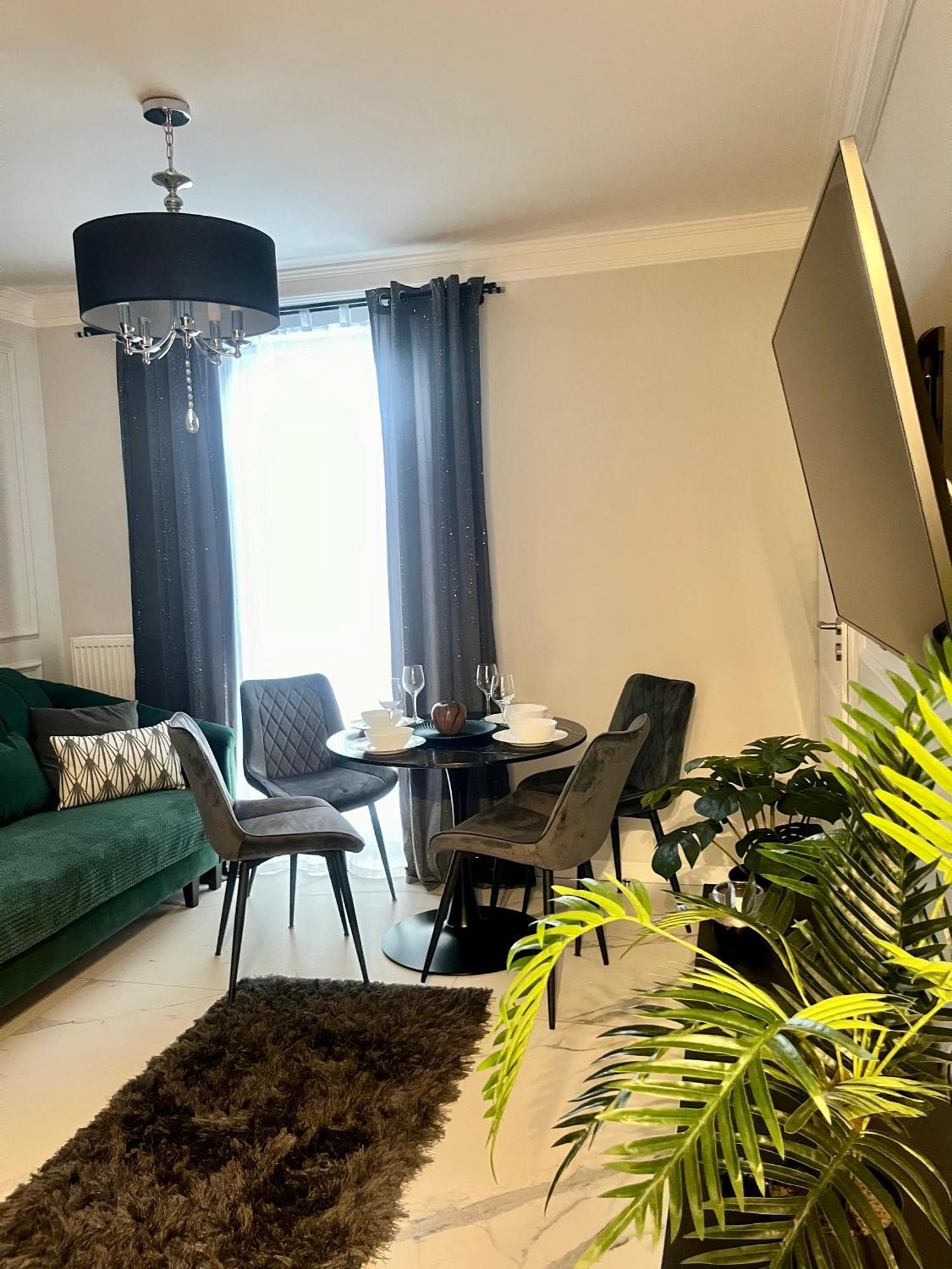 Apartamenty Kielce- Apartament Szmaragd Przy Zalew Kielecki, Faktura, Parking, Centrum Dış mekan fotoğraf